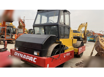 Road roller DYNAPAC CC421: picture 3