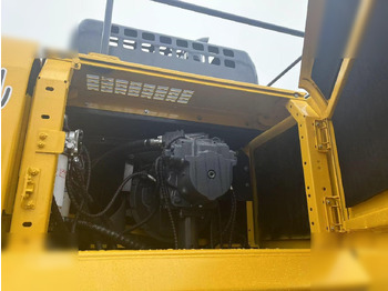 Crawler excavator KOMATSU PC450 LC-8: picture 5