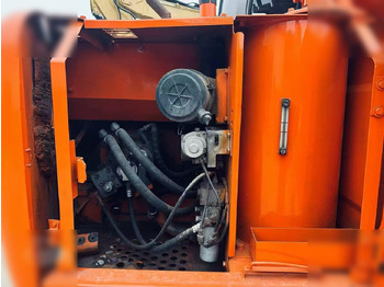 Crawler excavator HITACHI EX60-5: picture 5