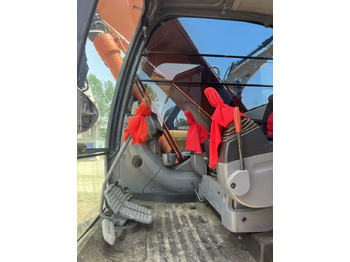 Crawler excavator HITACHI ZX200: picture 2