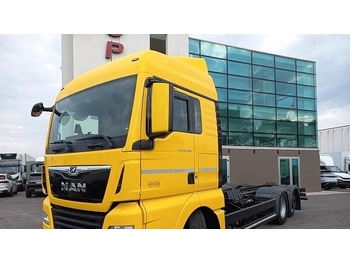 Cab chassis truck MAN TGX 26.500 MOTRICE 3 ASSI TELAIO EURO 6 2019: picture 2