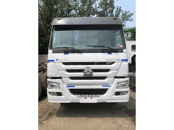 Tractor unit SINOTRUK HOWO