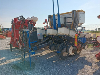 Precision sowing machine