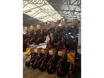 Precision sowing machine