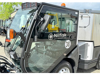 Road sweeper Nilfisk Nilfisk City Ranger 3500 – Articulated Municipal Sweeper | Year 2017 | On: picture 4