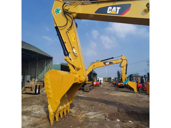 Crawler excavator CATERPILLAR 330D: picture 3
