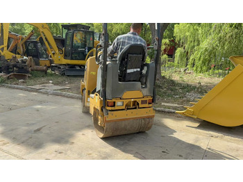 Road roller CATERPILLAR CB14B: picture 3
