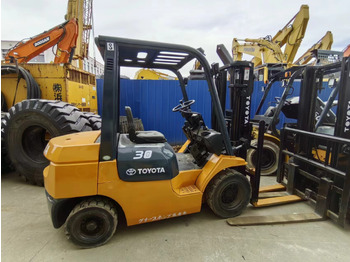 Diesel forklift TOYOTA
