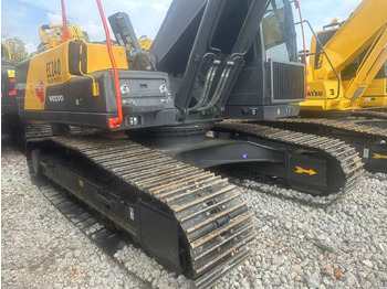 Crawler excavator VOLVO EC240: picture 2