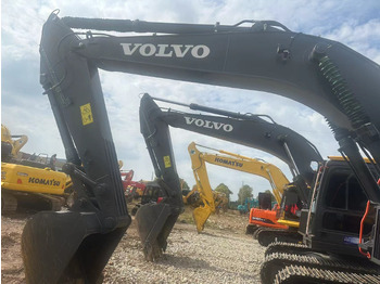 Crawler excavator VOLVO EC240: picture 4