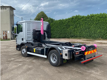 Hook lift truck MAN TGM 12.220: picture 3 Hook lift truck MAN TGM 12.220: picture 3