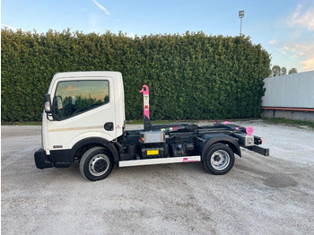 Hook lift truck NISSAN NT400 SCARRABILE PATENTE B: picture 2