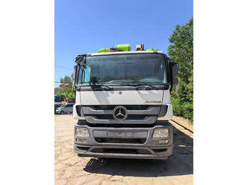 Concrete pump truck Mercedes-Benz Actros: picture 5