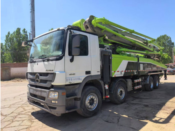 Concrete pump truck Mercedes-Benz Actros: picture 4