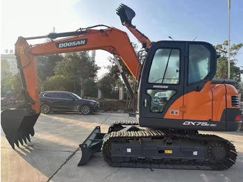 Mini excavator DOOSAN DX75