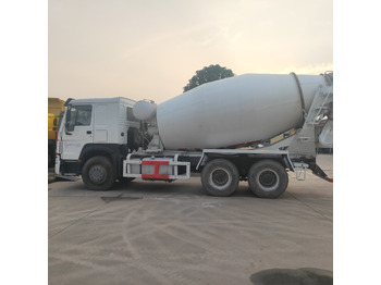 Concrete mixer SINOTRUK HOWO