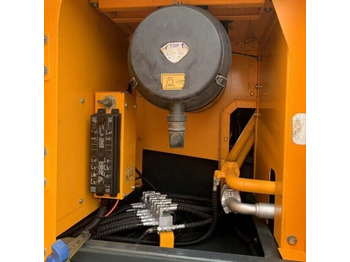 Crawler excavator 2023 Hyundai R305: picture 4