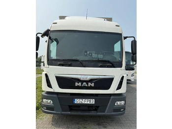 Curtainsider truck MAN: picture 2