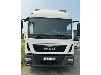 Curtainsider truck MAN