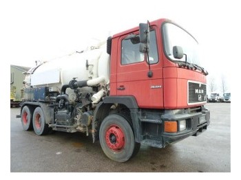 Vacuum truck MAN 26.272: picture 1