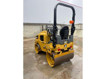Road roller Caterpillar CB2.7: picture 4