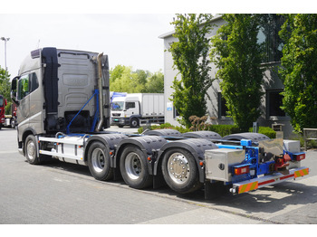 Cab chassis truck VOLVO FH16 750 8x4x4 / 750 HP! / Frame 685 cm / Steered 4th axle: picture 4