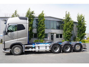 Cab chassis truck VOLVO FH16 750 8x4x4 / 750 HP! / Frame 685 cm / Steered 4th axle: picture 3