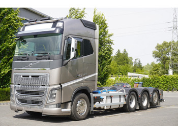 Cab chassis truck VOLVO FH16 750 8x4x4 / 750 HP! / Frame 685 cm / Steered 4th axle: picture 2