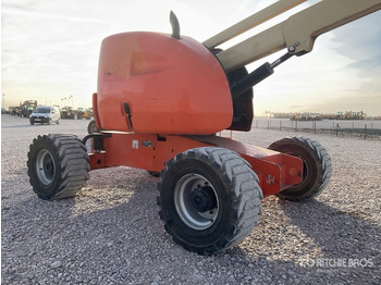 Articulated boom JLG