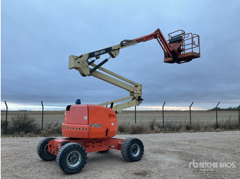Articulated boom JLG