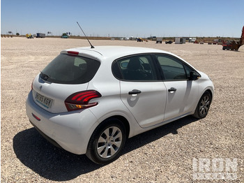 Car 2017 Peugeot 208 1.6 HDi Automobile: picture 3