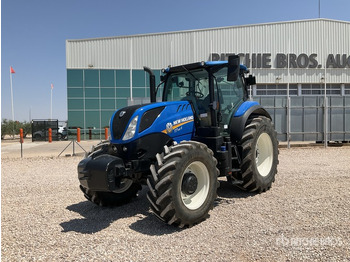 Farm tractor NEW HOLLAND T7