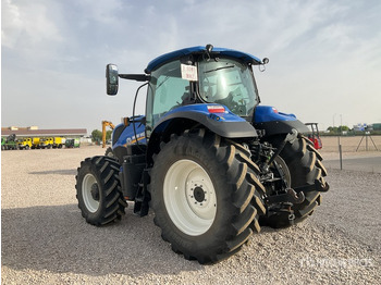 Farm tractor NEW HOLLAND T7