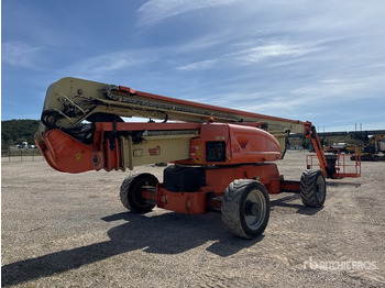 Articulated boom JLG
