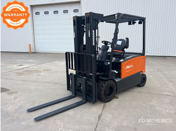 Electric forklift DOOSAN