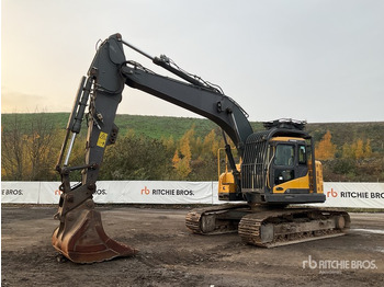 Crawler excavator 2014 Volvo ECR235DL Tracked Excavator: picture 2