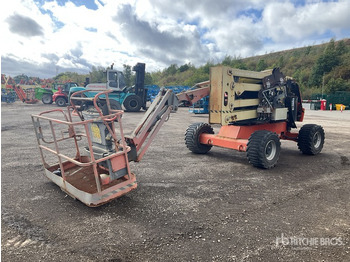 Articulated boom JLG