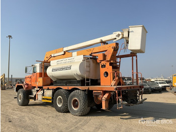 Truck mounted aerial platform 1995 Kenworth C500B 6x6 w/ Water Tank Bucket Truck: picture 4