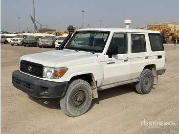 SUV 2018 Toyota Land Cruiser 76L 4x4 SUV: picture 2
