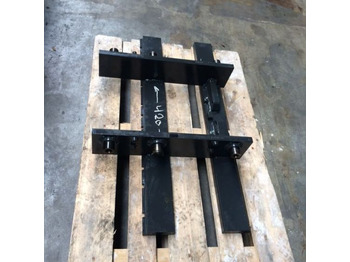 Attachment for Material handling equipment Fork Carriage 1020 mm for Nissan: picture 3