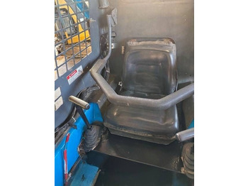 Skid steer loader Gehl 3840: picture 2
