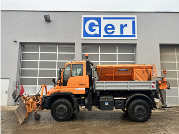 Snow removal vehicle