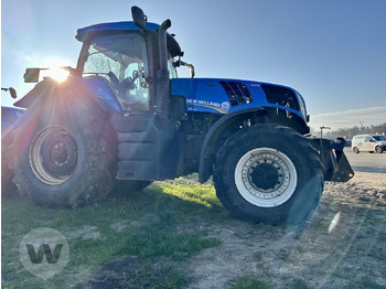 Farm tractor NEW HOLLAND T8