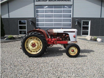 Farm tractor DAVID BROWN