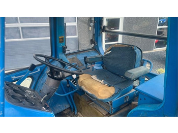 Farm tractor Ford 6700: picture 5