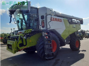 Combine harvester CLAAS