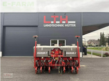 Precision sowing machine