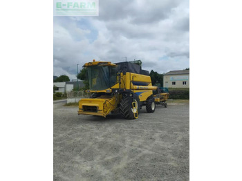 Combine harvester NEW HOLLAND CSX7000