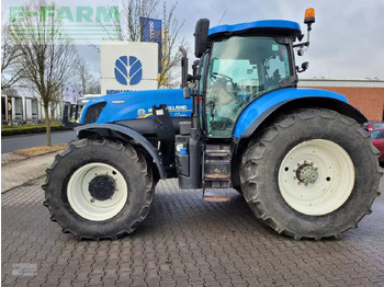 Farm tractor NEW HOLLAND T7.220