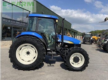 Farm tractor NEW HOLLAND TD5